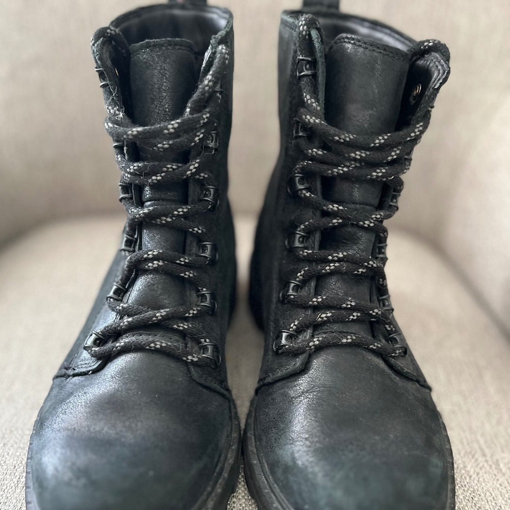 8.5 Sorel Lace up Lennox Rain Boot